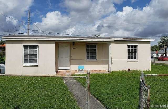 11465 SW 43rd Ter - 11465 Southwest 43rd Terrace, Westwood Lakes, FL 33165