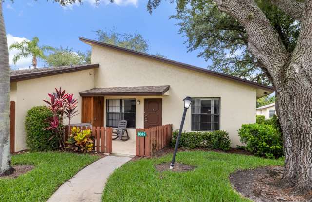 8019 SE Villa Circle