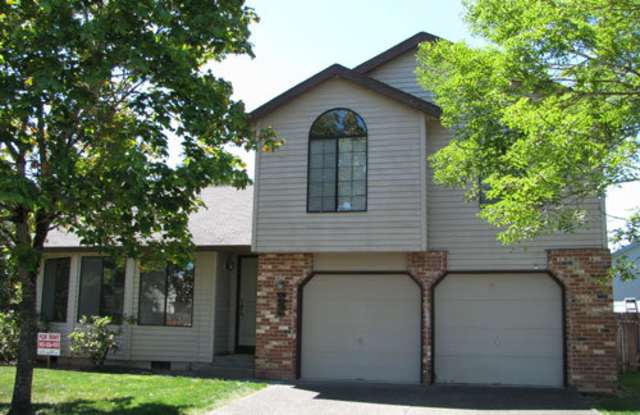 3925 NW 166th Drive ~ Spacious Tri-Level Home in Bethany