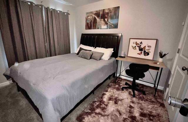 Room in 3 Bedroom Townhome at Laurel Ridge Cir