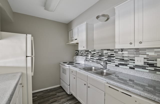 Thorn Manor Apartments