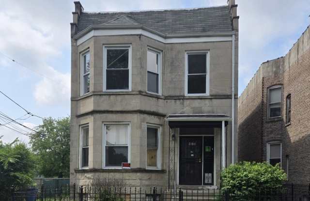 4849 W Fulton Street