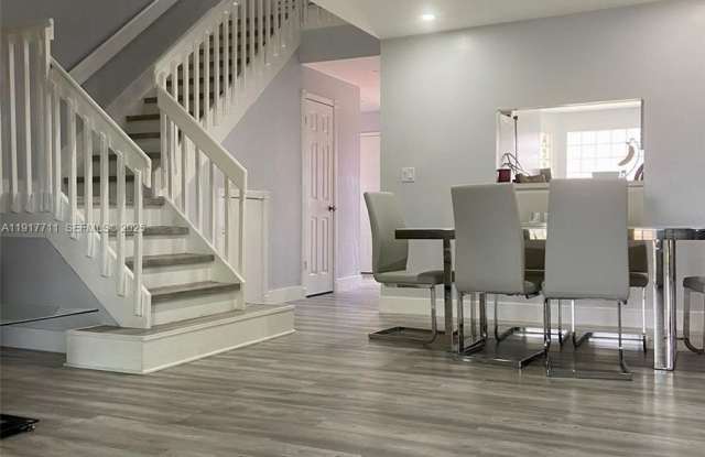 Photo of 10018 Hammocks Blvd