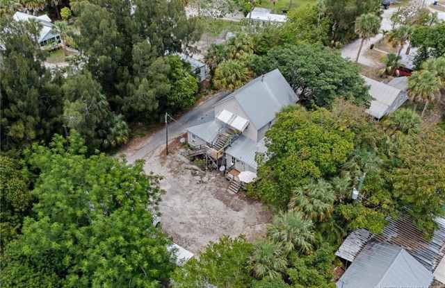 2172 NE Poinciana Terrace 10