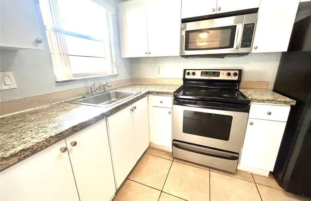 8300 Sunrise Lakes Blvd