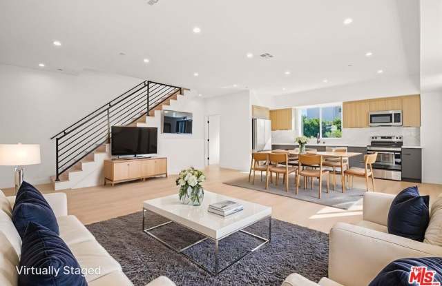 Photo of 1707 S Burnside Ave unit: 1/2