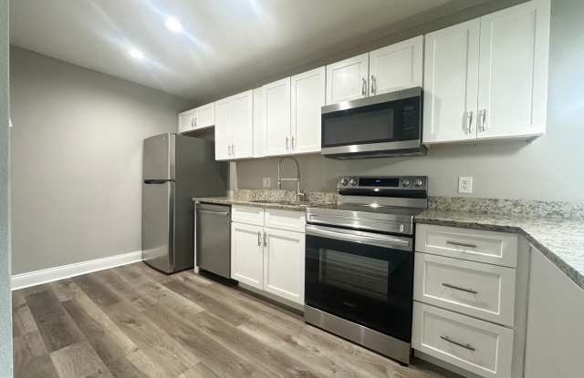 MOVE-IN SPECIAL - $1000 CREDIT! 3 Bedroom, 2 Bath Duplex in Poinciana - Priced to Rent!