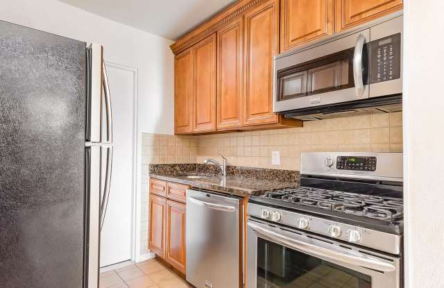 1417 31st Ave Apt 3B