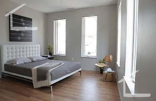 Nicely gut renovated 5 bed townhouse with all the extras!