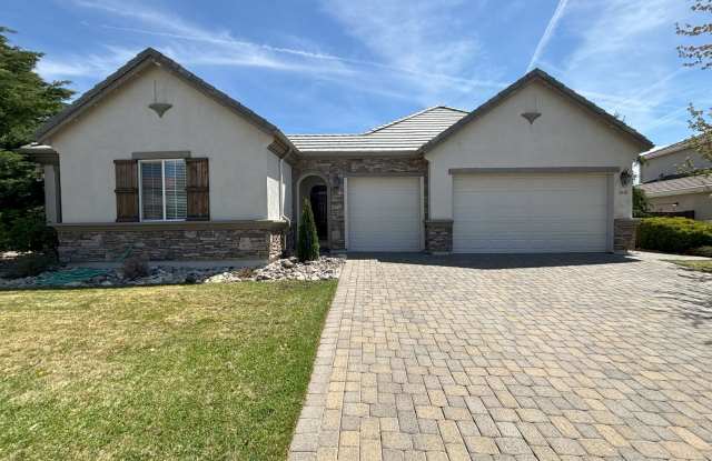 Sprawling Home Near UNR - One Level Living with 4 Beds - 3 Baths - 3 Car Garage