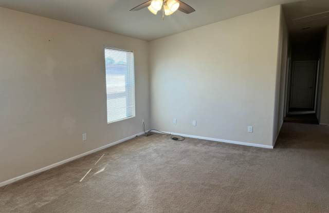 FULL TIME RENTAL 2BD/2BA WITH BONUS ROOM in Fort Mohave, AZ