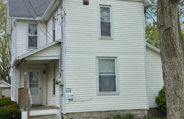 Lower 3 Bedroom 2 Bath Duplex in BG