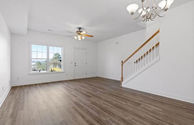 7502 Noah Reid Rd
