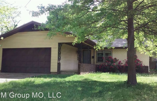 1348 S. Arcadia Ave - 1348 South Arcadia Avenue, Springfield, MO 65804