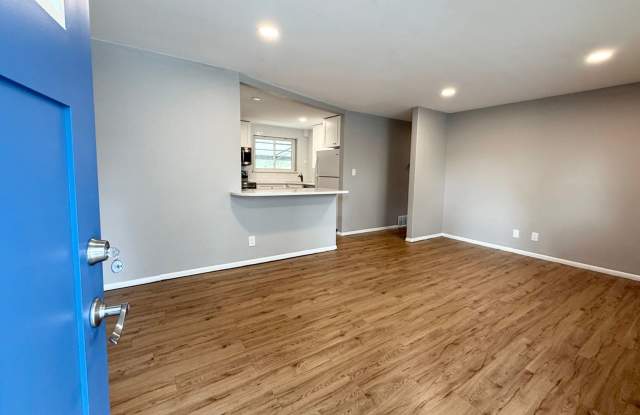 Charming 3BR Duplex in Aurora