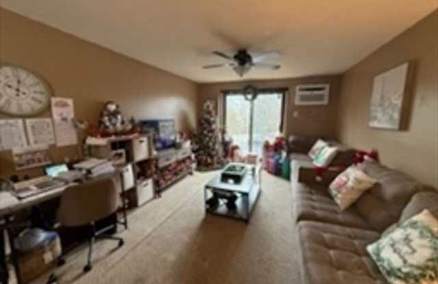 Modern Comfort Meets Convenience in This Stylish Franklin Condo