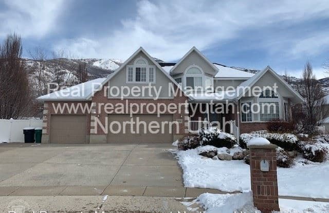 723 S Deer View Circle - 723 Deer View Cir, Fruit Heights, UT 84037