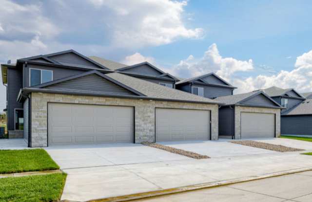 Spacious 2-Story with 3 bedrooms/2.5 bathrooms