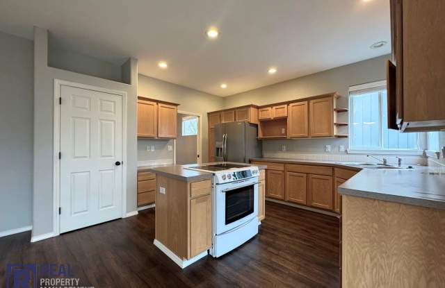 Spacious 5-Bedroom Home in Desirable Autumn Crest – Beaverton!!