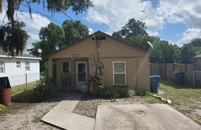 1209 S Delaware Avenue - 1209 South Delaware Avenue, DeLand Southwest, FL 32720