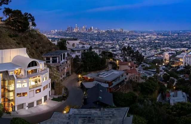 Photo of 8435 Franklin Ave