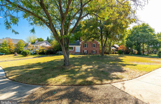 6101 CLEARBROOK DRIVE - 6101 Clearbrook Drive, Springfield, VA 22150