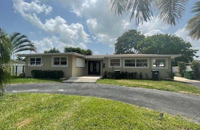 19300 Holiday Rd - 19300 Holiday Road, Cutler Bay, FL 33157