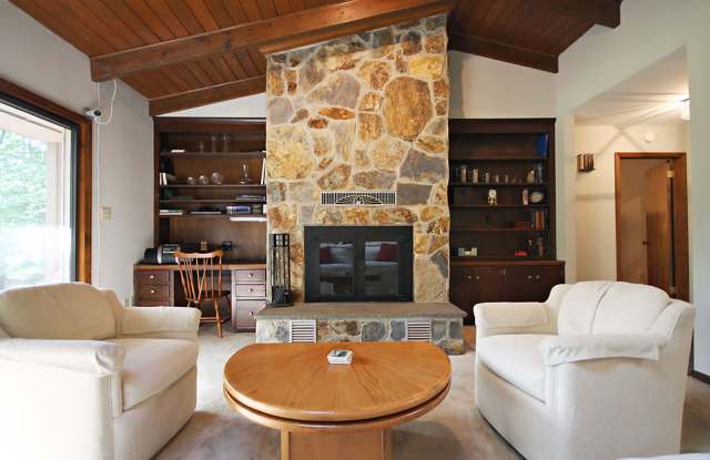 October Move-in! One Level Living in Lake Monticello