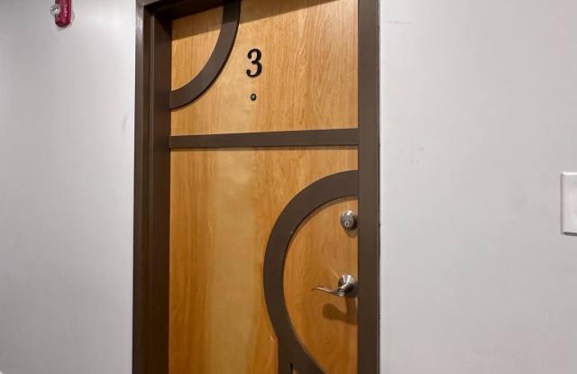 118 S 12TH Street unit: 4R