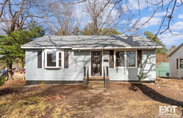 Photo of Welcome to your 2 bedroom, 1 bath home in South Hill!