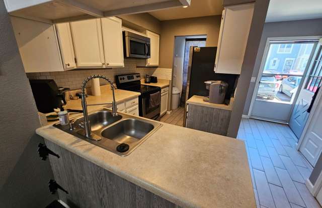 Quite 3 bed 2 bath home in 80916!!!