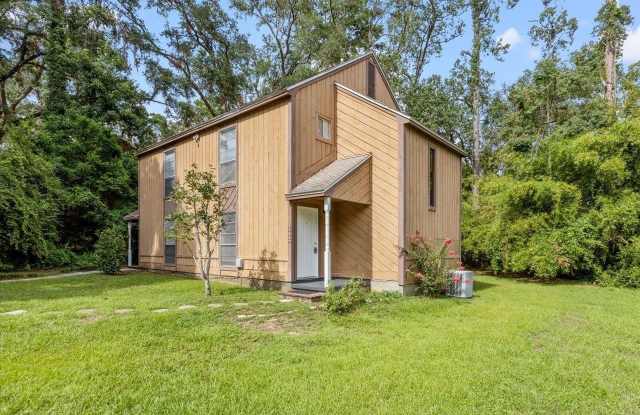 1557 Live Oak Drive