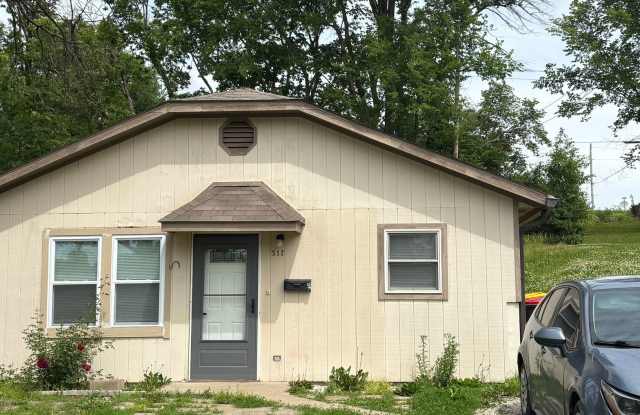 Delightful 2 Bedroom Bungalow Home-317 Woods