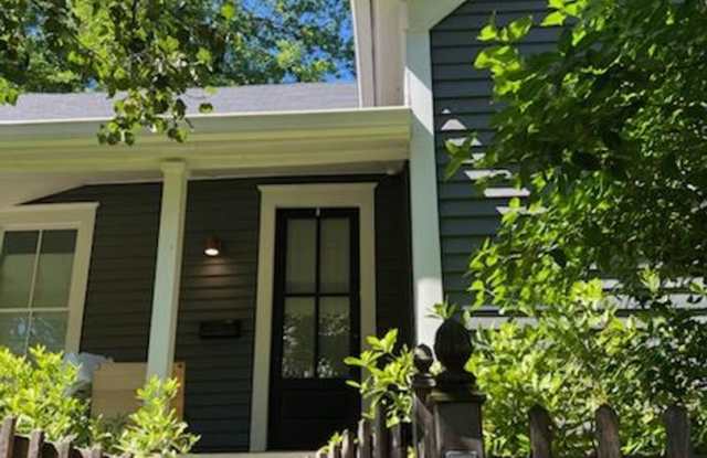 Charming 2 Bedroom City Cottage Near Downtown Atlanta & Mercedes-Benz Stadium Short/Long Term $2700