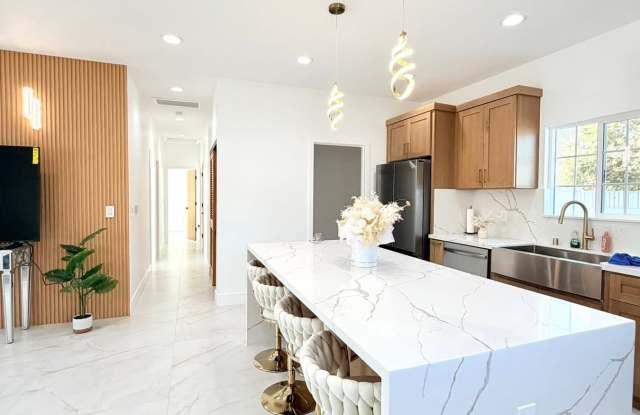 Photo of 604 South Vicki Lane