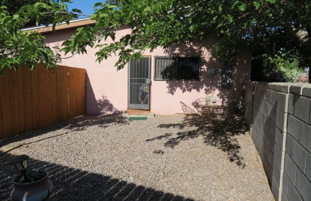 1812 Louise Circle - 1812 Louise Circle, Las Cruces, NM 88001