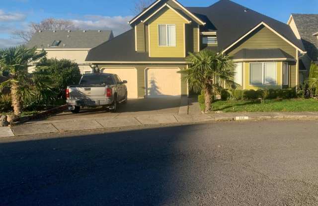 AVAILABLE NOW! 3bd/2.5ba with 2-Car Garage and Fenced Yard - 757 Sphinx Court Northeast, Salem, OR 97301