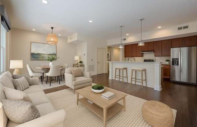 925 Garrett Street SE unit: 215