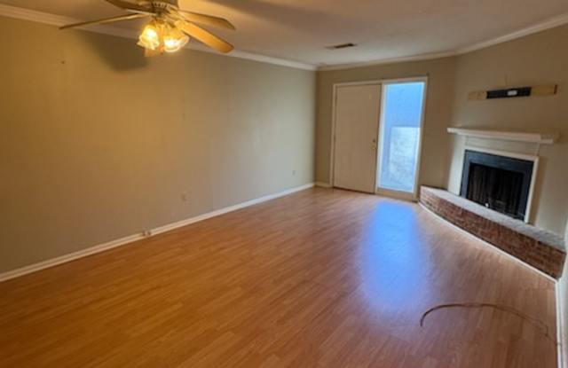 106 Vivien Way, Apt A