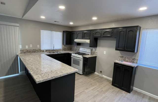 2800 E. Valley Oaks Dr.