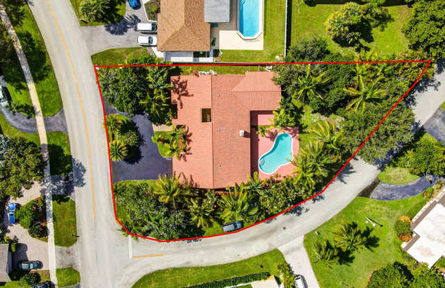 Stunning 4-Bedroom Home with Pool  Office in Jacaranda Country Club – Spacious Corner Lot, No HOA Approval Needed!