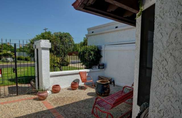 2629 Calle Del Robles