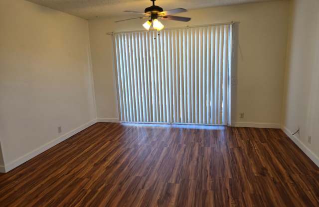 Must see Palm Villa Condo