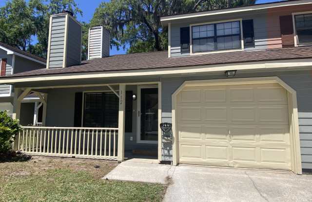 112 Holland Park Cir