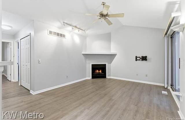 1563 N Bywood Avenue