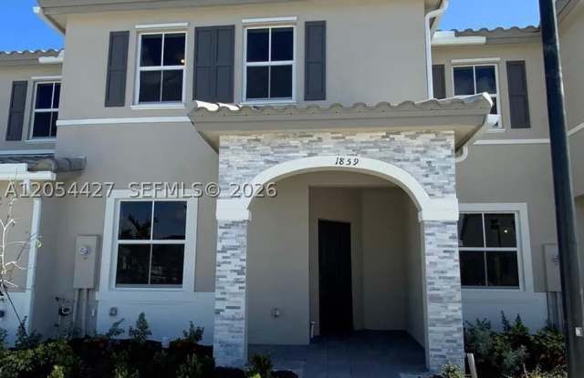 1859 SE 27th Ter