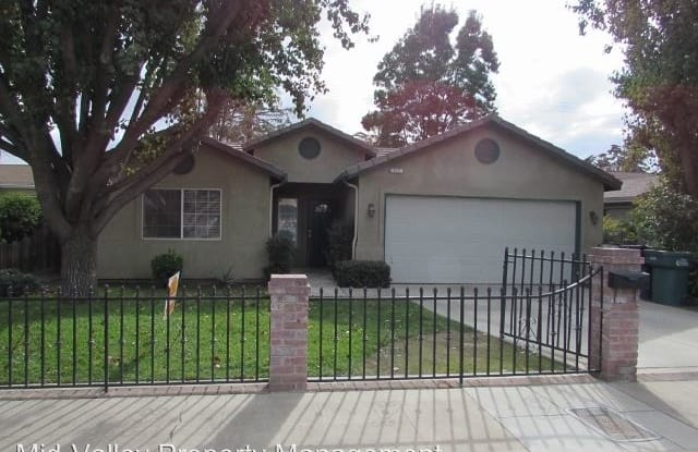 717 E. Apricot Avenue - 717 East Apricot Avenue, Tulare, CA 93274