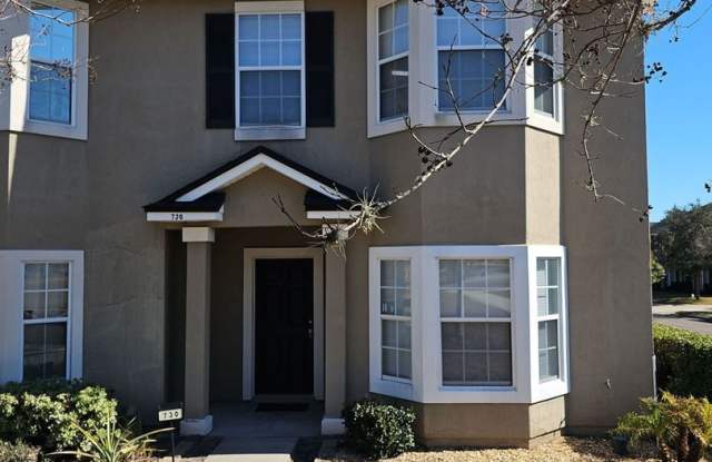 Move In Ready 3/2.5 Oakleaf Area