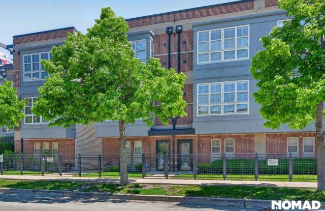 Charming 2BR Townhome in South Loop