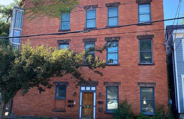 121 Dove St